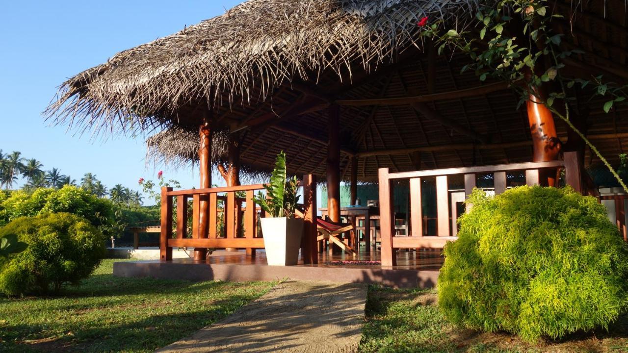 Salt Lake Cabanas & Restaurant タンガラ エクステリア 写真